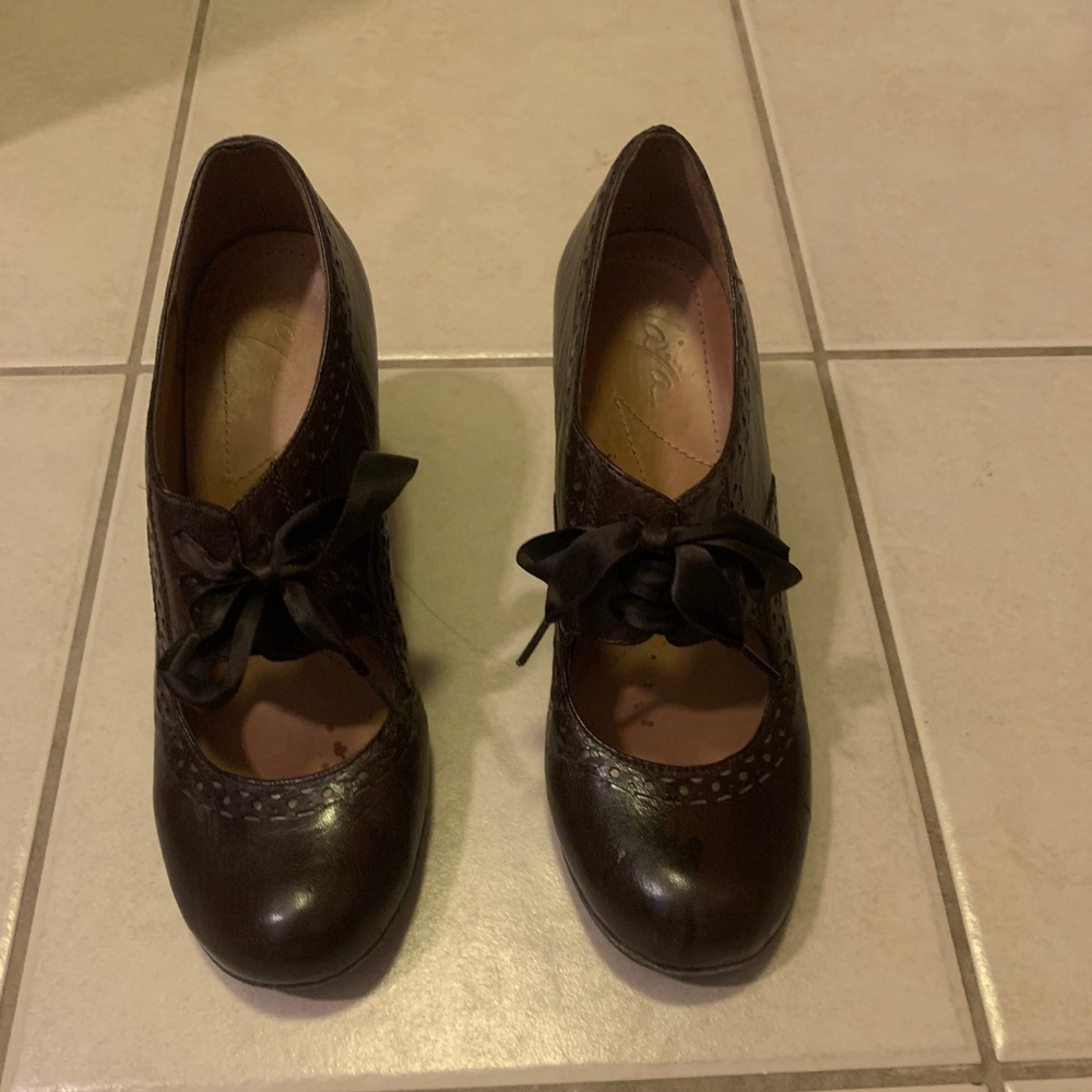 Chocolate Brown Leather Lace-Up Naya Block Heels